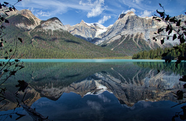 IMG_0883-1280px-topaz5-vibrance-emerald-lake-framed-by-treesfrom-raw-600x392.jpg